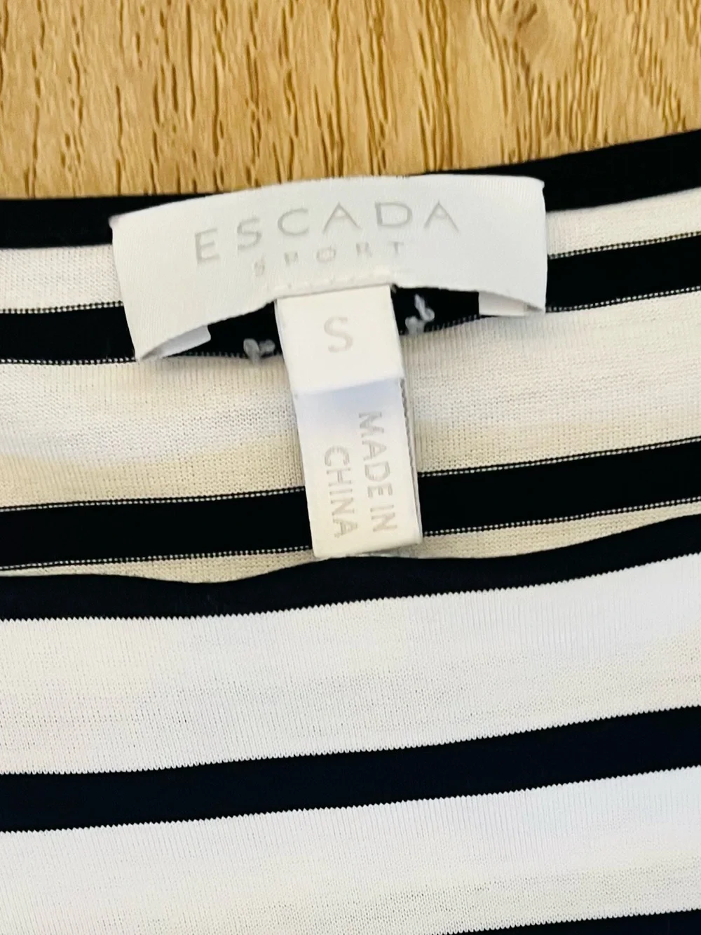 Escada luxurious stripes